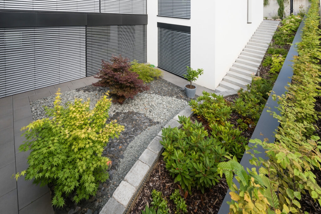 Aménagement cour enrobée 