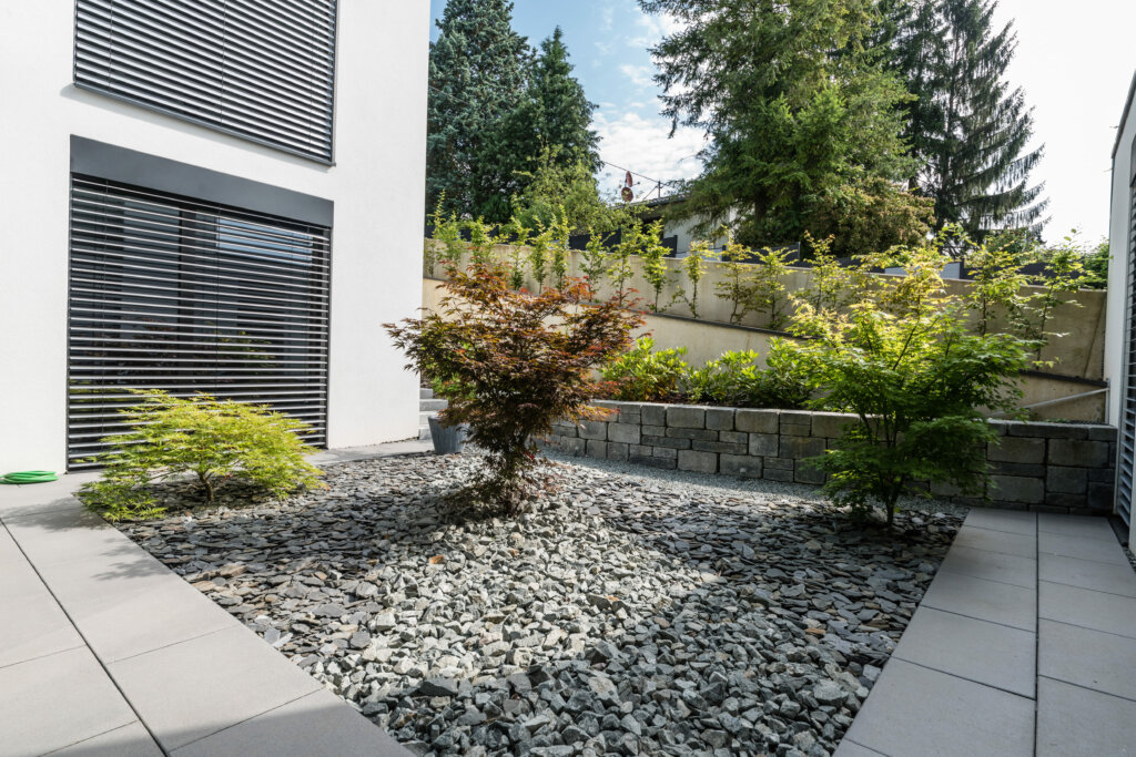 Aménagement cour enrobée 