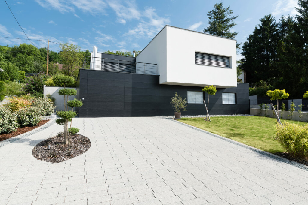 Aménagement cour enrobée 