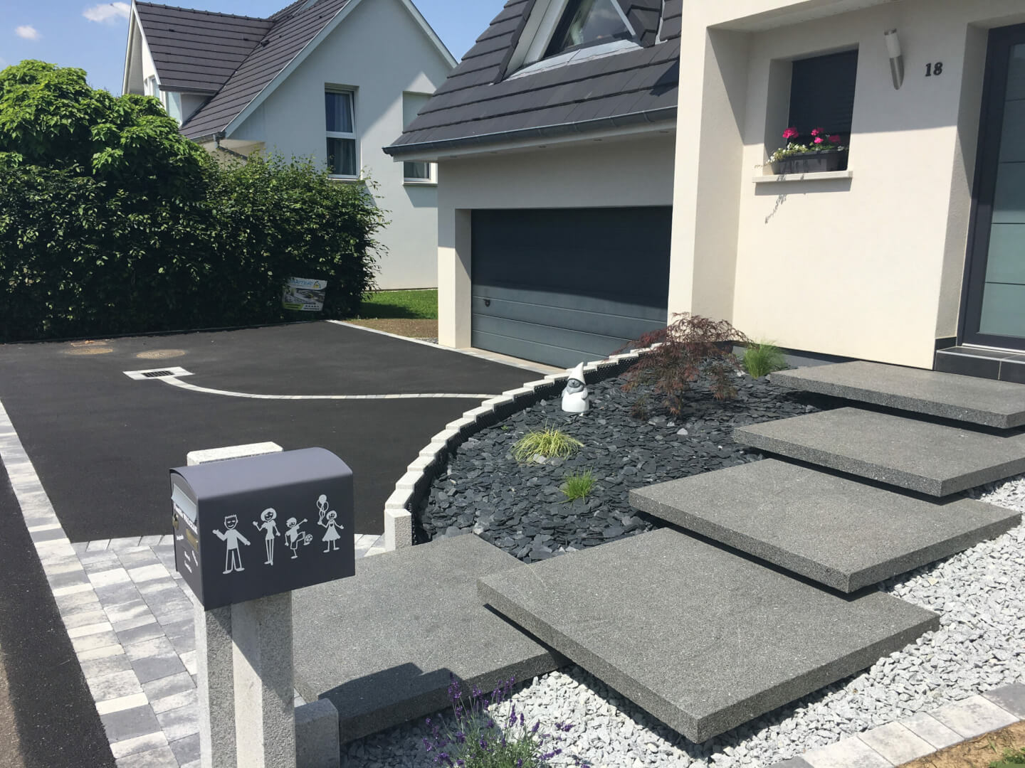 Aménagement paysager pour entrée de maison à Knoeringue