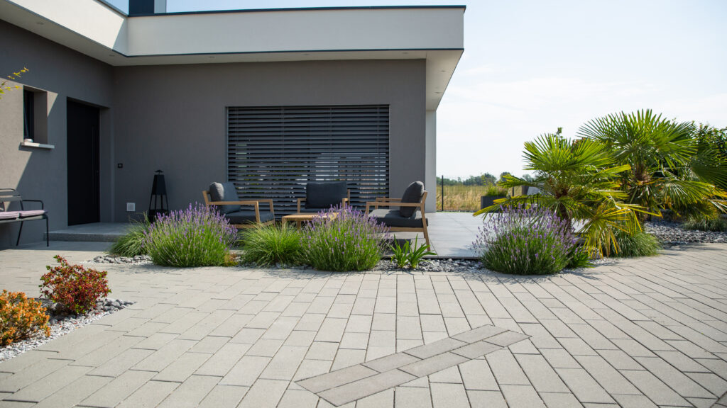 amenagement entree cour enrobe paves escalier granit - Starter Créa - Créateur d'extérieur