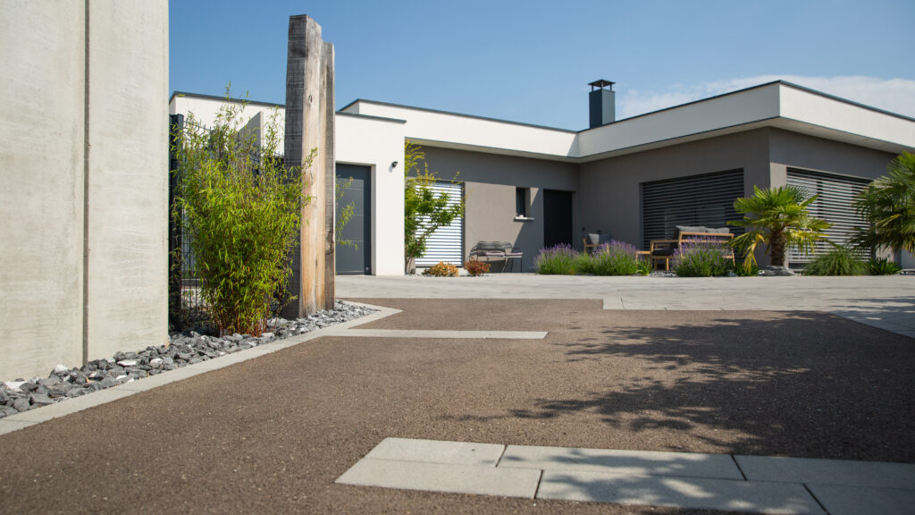 amenagement entree cour enrobe paves escalier granit - Starter Créa - Créateur d'extérieur