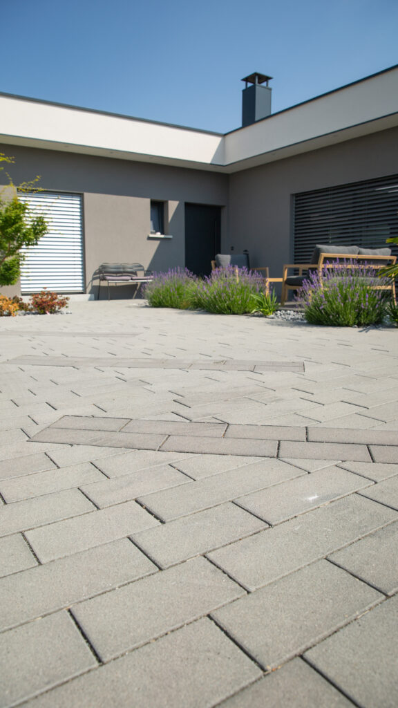 amenagement entree cour enrobe paves escalier granit - Starter Créa - Créateur d'extérieur